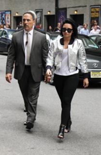 Demi Lovato feet photo thumbnail