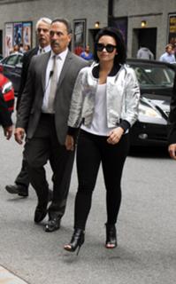 Demi Lovato feet photo thumbnail
