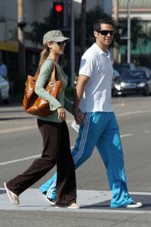 Jessica Alba feet photo thumbnail