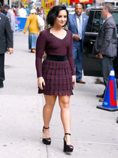 Demi Lovato feet photo thumbnail