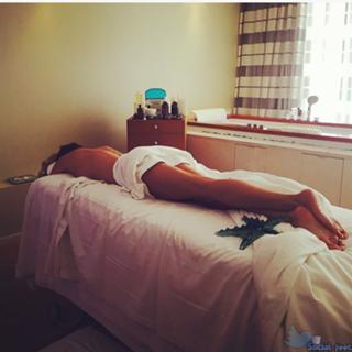 Elisabetta Gregoraci feet photo thumbnail
