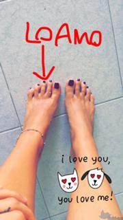 Valentina Vignali feet photo thumbnail