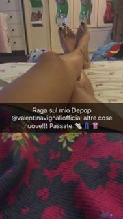 Valentina Vignali feet photo thumbnail