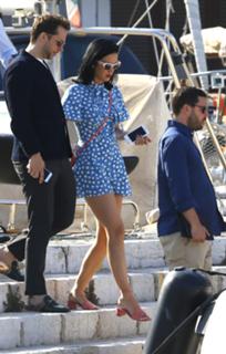Katy Perry feet photo thumbnail