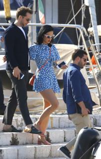 Katy Perry feet photo thumbnail
