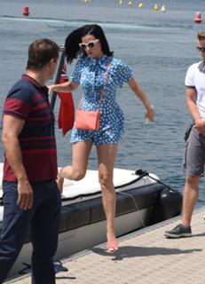 Katy Perry feet photo thumbnail
