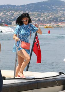 Katy Perry feet photo thumbnail