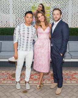 Jessica Alba feet photo thumbnail