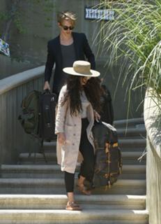 Vanessa Hudgens feet photo thumbnail