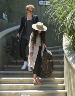 Vanessa Hudgens feet photo thumbnail