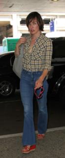 Milla Jovovich feet photo thumbnail