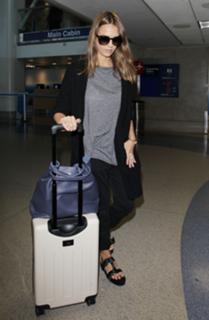 Jessica Alba feet photo thumbnail
