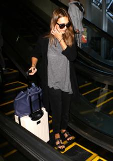 Jessica Alba feet photo thumbnail