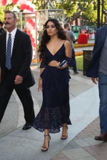 Vanessa Hudgens feet photo thumbnail