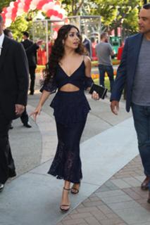 Vanessa Hudgens feet photo thumbnail