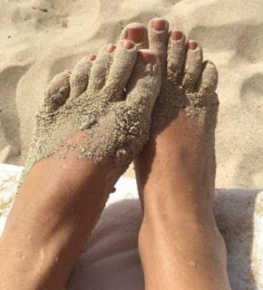 Franciely Freduzeski feet photo thumbnail