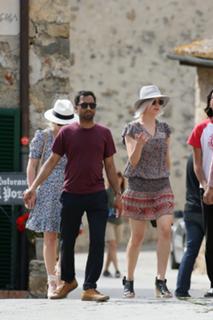 Jennifer Lawrence feet photo thumbnail
