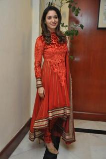 Tamannaah Bhatia feet photo thumbnail