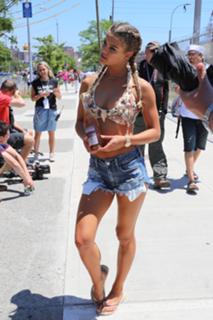 Nina Agdal feet photo thumbnail