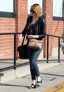 Emma Stone feet photo thumbnail