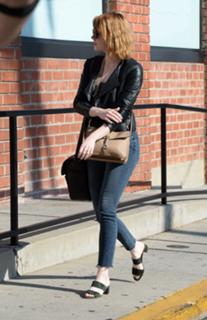 Emma Stone feet photo thumbnail