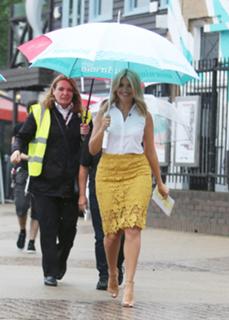 Holly Willoughby feet photo thumbnail
