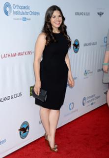 America Ferrera feet photo thumbnail