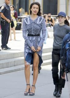 Irina Shayk feet photo thumbnail