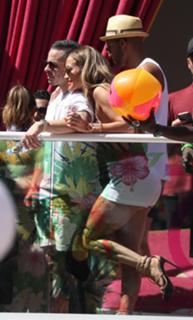 Jennifer Lopez feet photo thumbnail