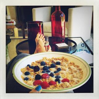 Brooke Burke feet photo thumbnail