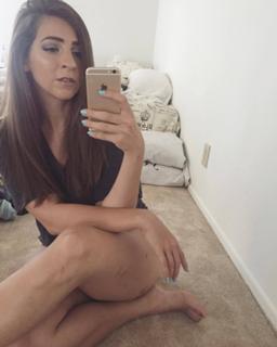 Gabbie Hanna feet photo thumbnail