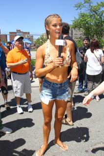 Nina Agdal feet photo thumbnail