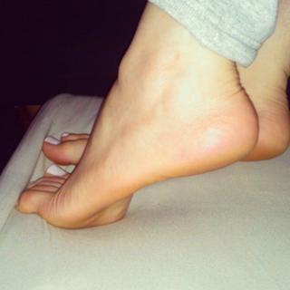 Isa Pes feet photo thumbnail