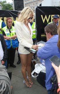 Pixie Lott feet photo thumbnail