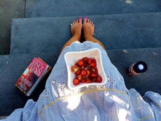 Lisa Robertson feet photo thumbnail