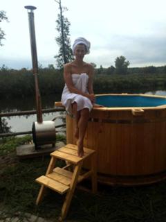 Anna Popek feet photo thumbnail