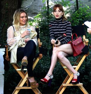 Hilary Duff feet photo thumbnail