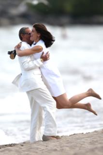 Katie Holmes feet photo thumbnail