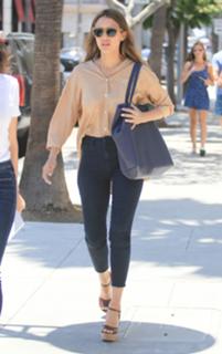 Jessica Alba feet photo thumbnail