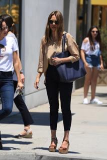 Jessica Alba feet photo thumbnail