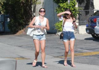 Lea Michele feet photo thumbnail