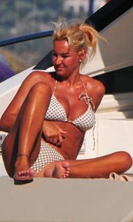 Pinar Altug feet photo thumbnail