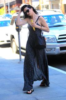 Krysten Ritter feet photo thumbnail