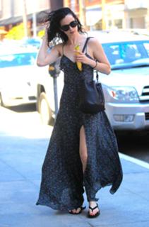 Krysten Ritter feet photo thumbnail