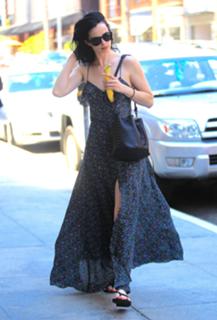 Krysten Ritter feet photo thumbnail