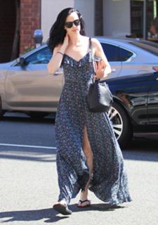 Krysten Ritter feet photo thumbnail