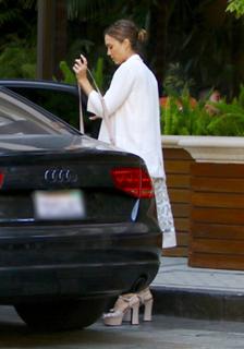 Jessica Alba feet photo thumbnail
