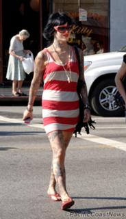 Katherine von Drachenberg feet photo thumbnail