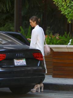 Jessica Alba feet photo thumbnail