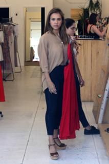 Jessica Alba feet photo thumbnail